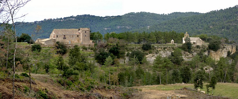 La masía de Marfà y la iglesia de Sant Pere de Marfà